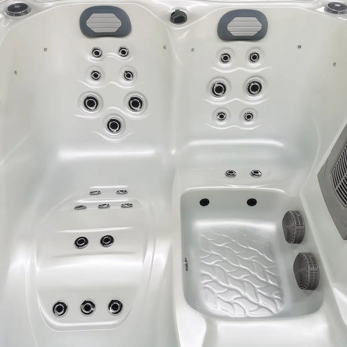 Outdoor 3–4-Seater Outdoor Hot Tub – 44 Jets, 3 kW Heater, Ozone, LEDs & Bluetooth