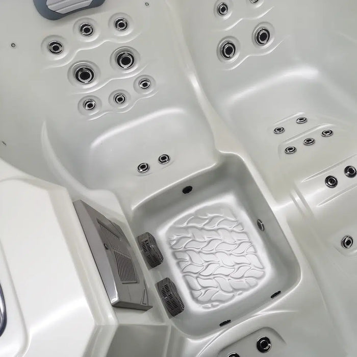 Outdoor 3–4-Seater Outdoor Hot Tub – 44 Jets, 3 kW Heater, Ozone, LEDs & Bluetooth