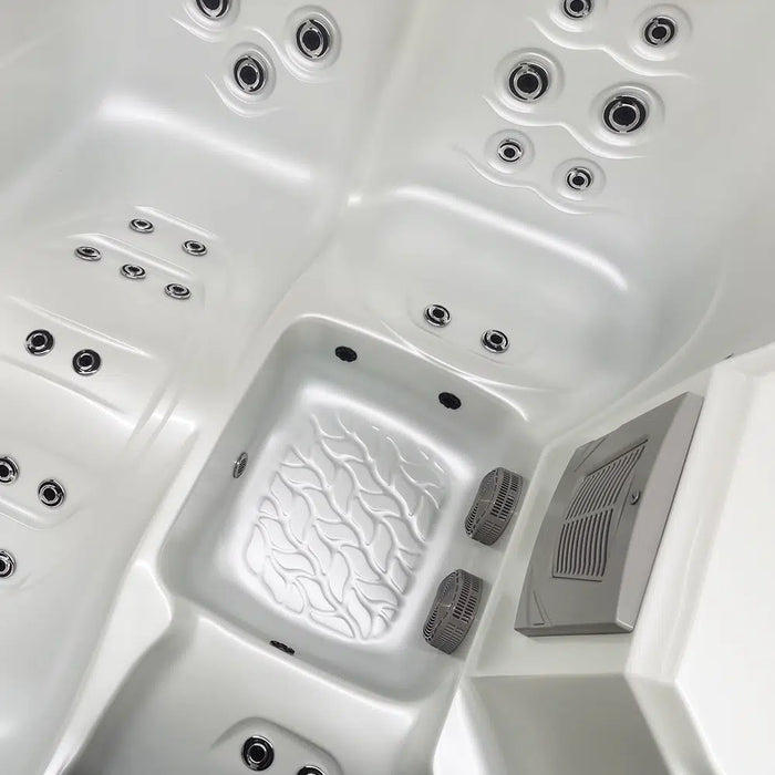 Outdoor 3–4-Seater Outdoor Hot Tub – 44 Jets, 3 kW Heater, Ozone, LEDs & Bluetooth