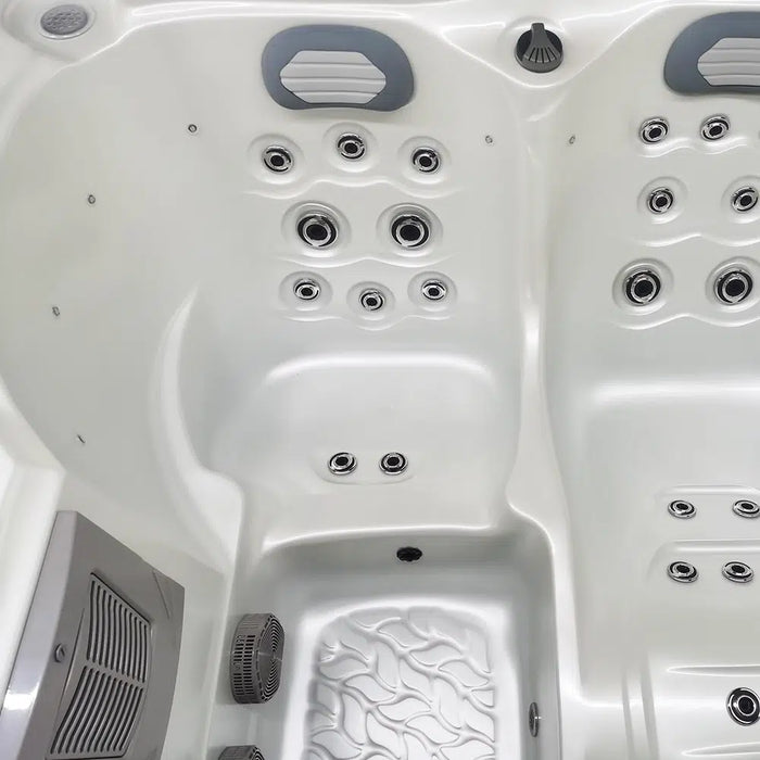 Outdoor 3–4-Seater Outdoor Hot Tub – 44 Jets, 3 kW Heater, Ozone, LEDs & Bluetooth