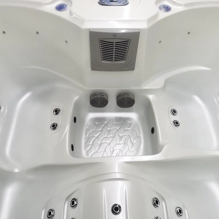 Outdoor 3–4-Seater Outdoor Hot Tub – 44 Jets, 3 kW Heater, Ozone, LEDs & Bluetooth